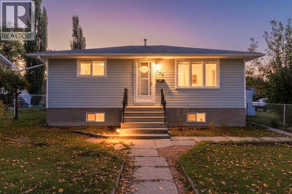 Photo of 320 4 Avenue S, Three Hills