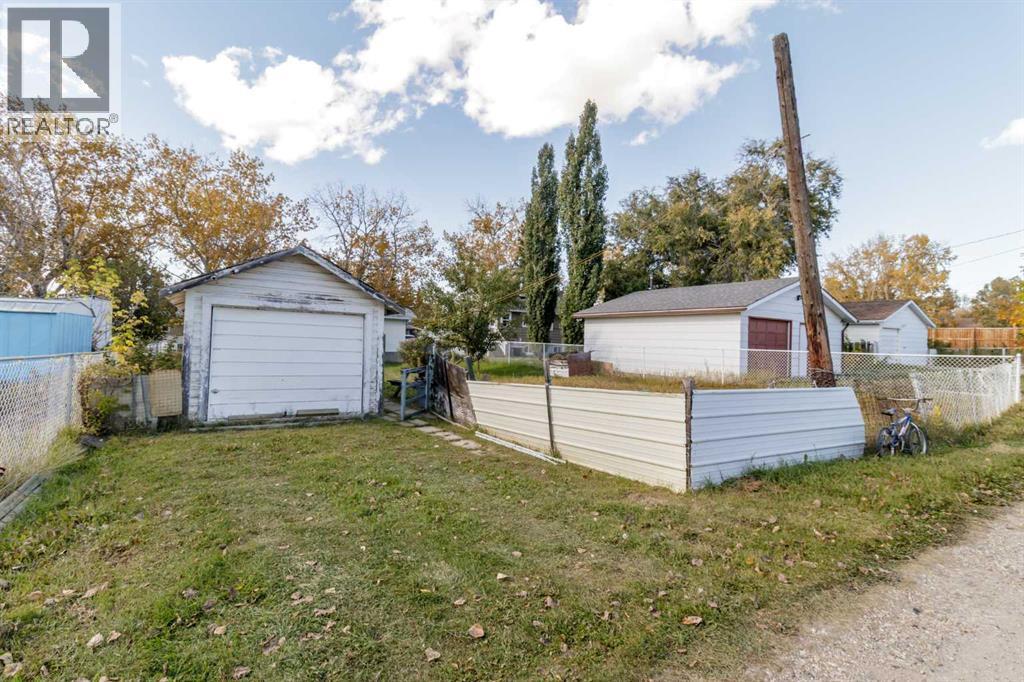 Listing photo – 320 4 Avenue S, Three Hills