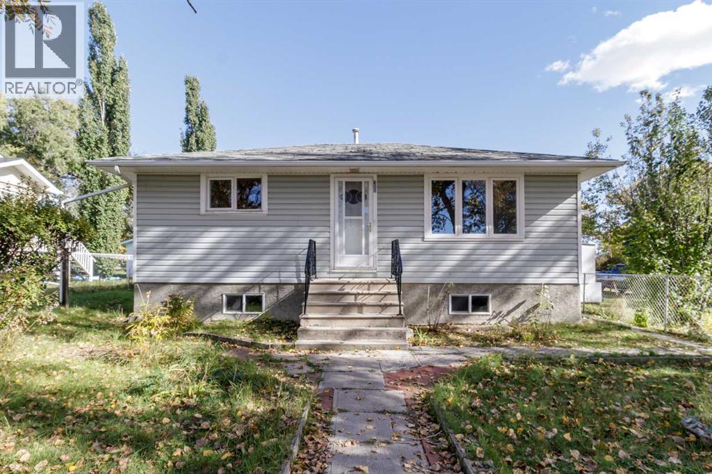 Listing photo – 320 4 Avenue S, Three Hills