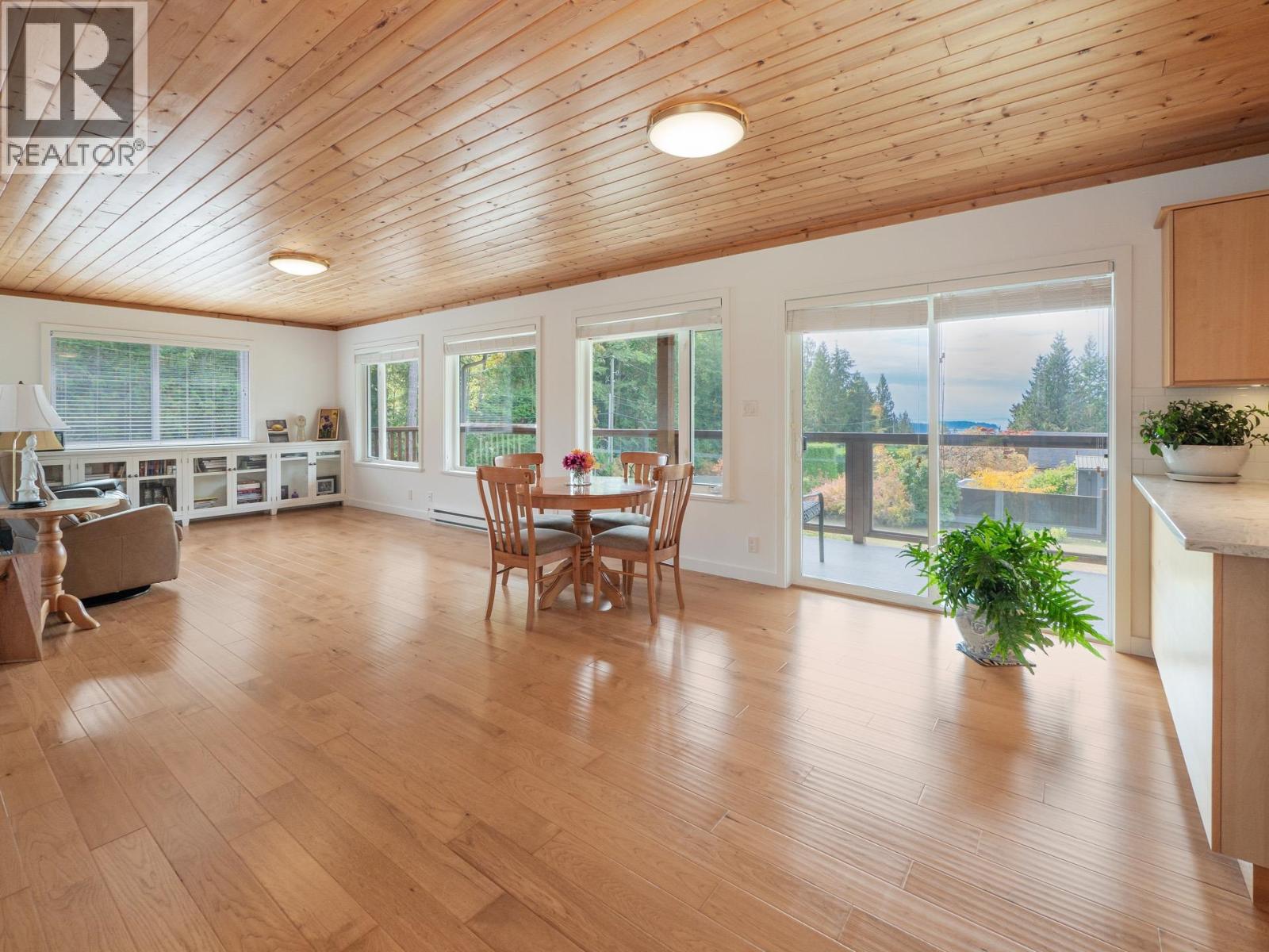 5301 STAMFORD PLACE, Sechelt