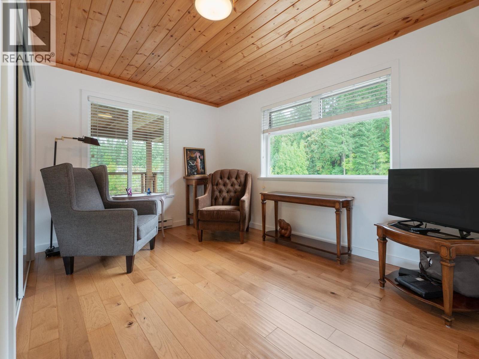 5301 STAMFORD PLACE, Sechelt