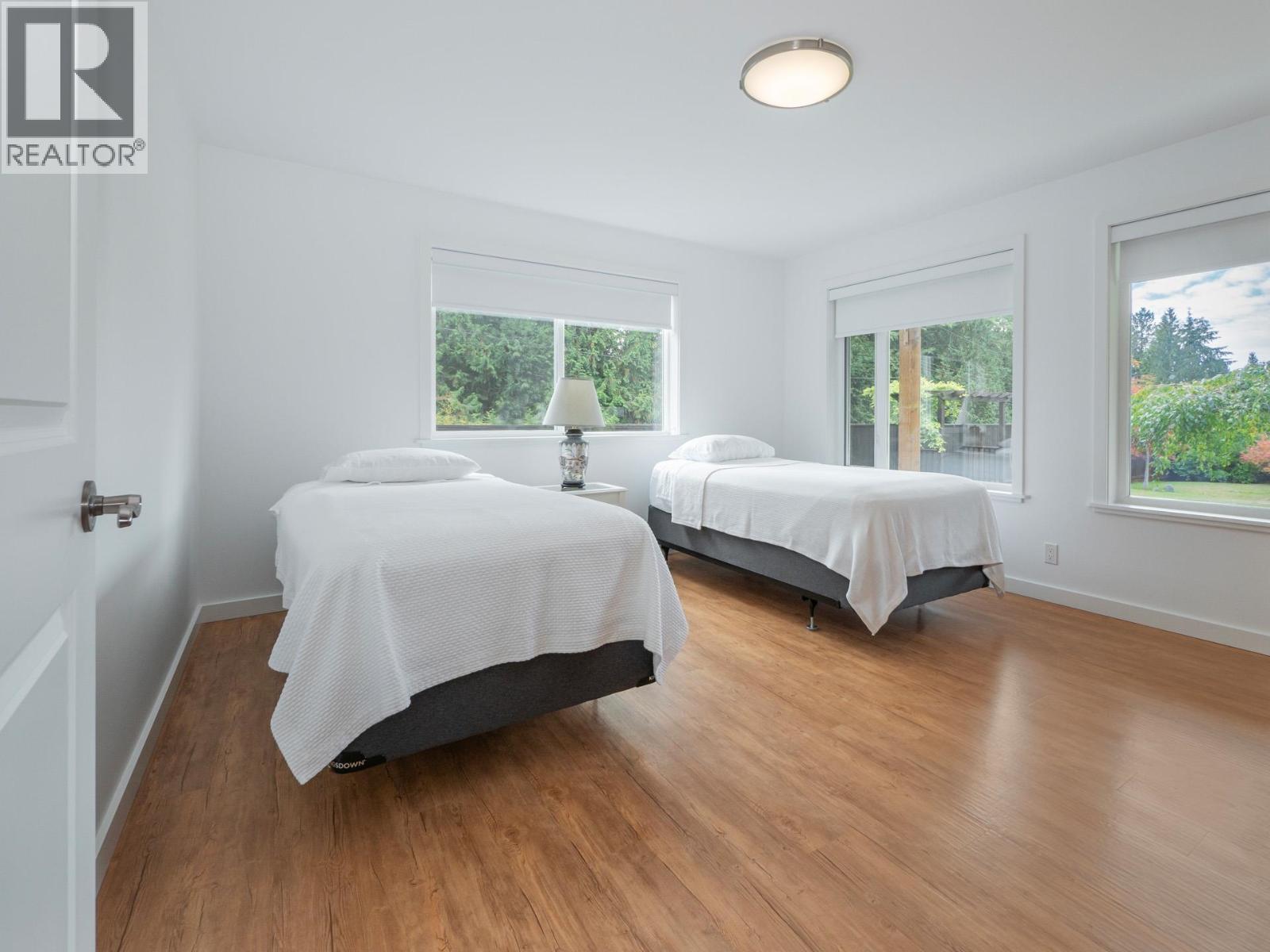 5301 STAMFORD PLACE, Sechelt