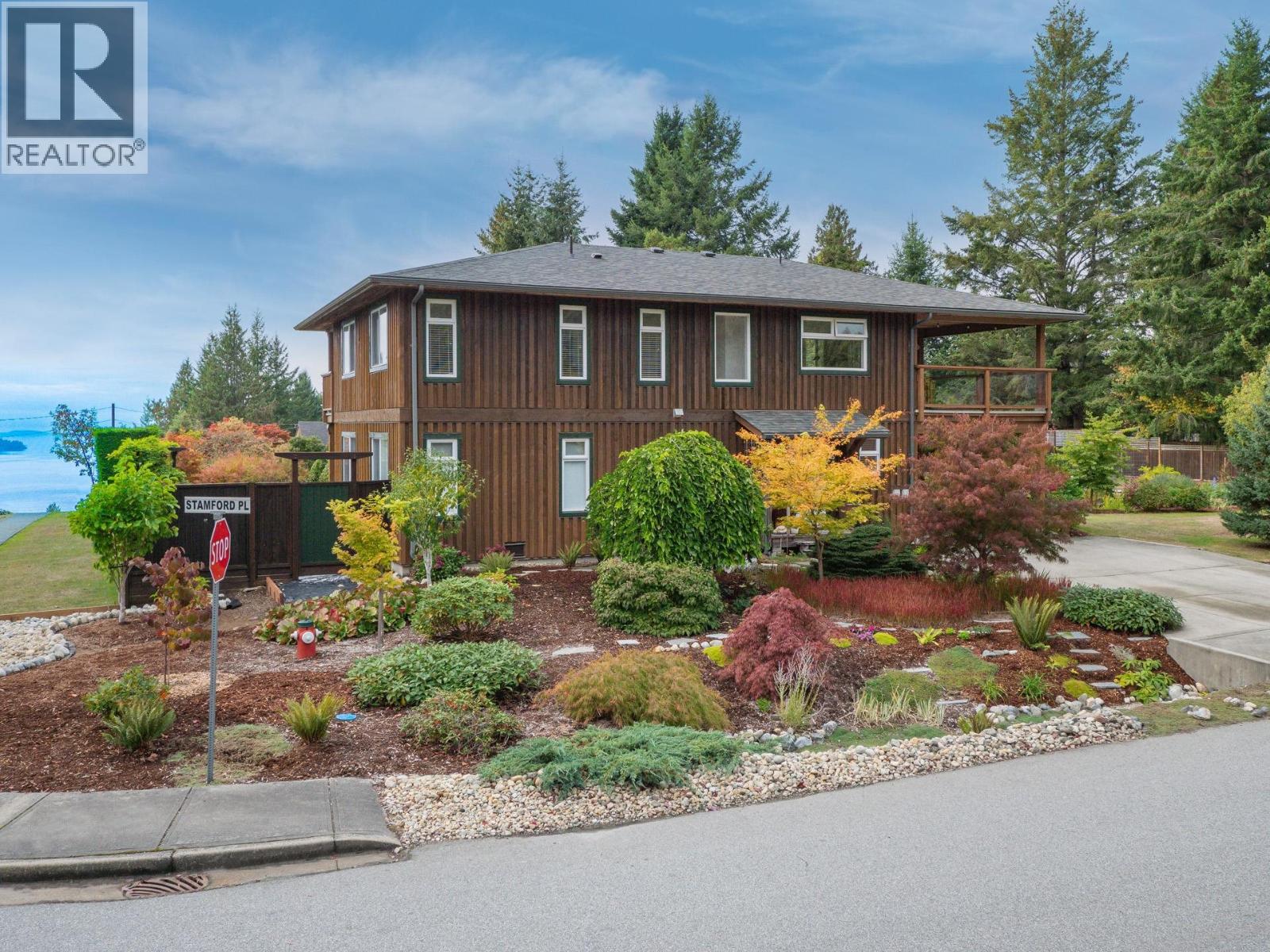 5301 STAMFORD PLACE, Sechelt