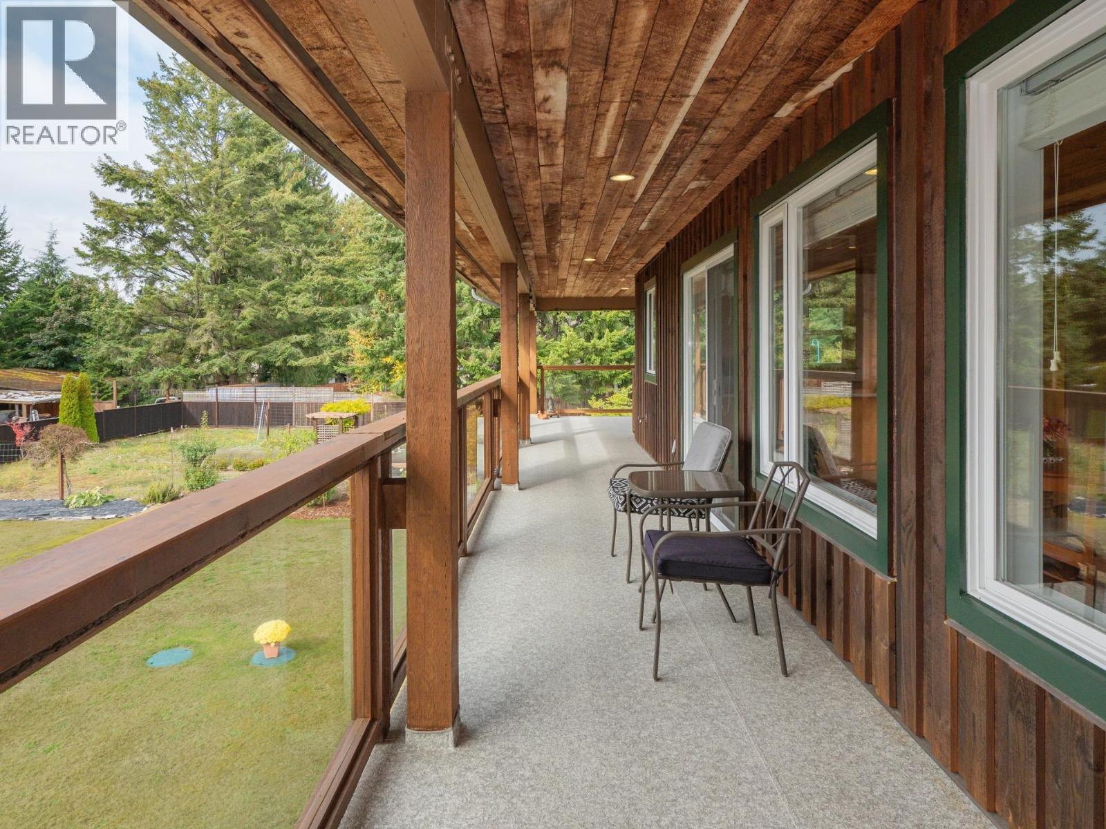 5301 STAMFORD PLACE, Sechelt