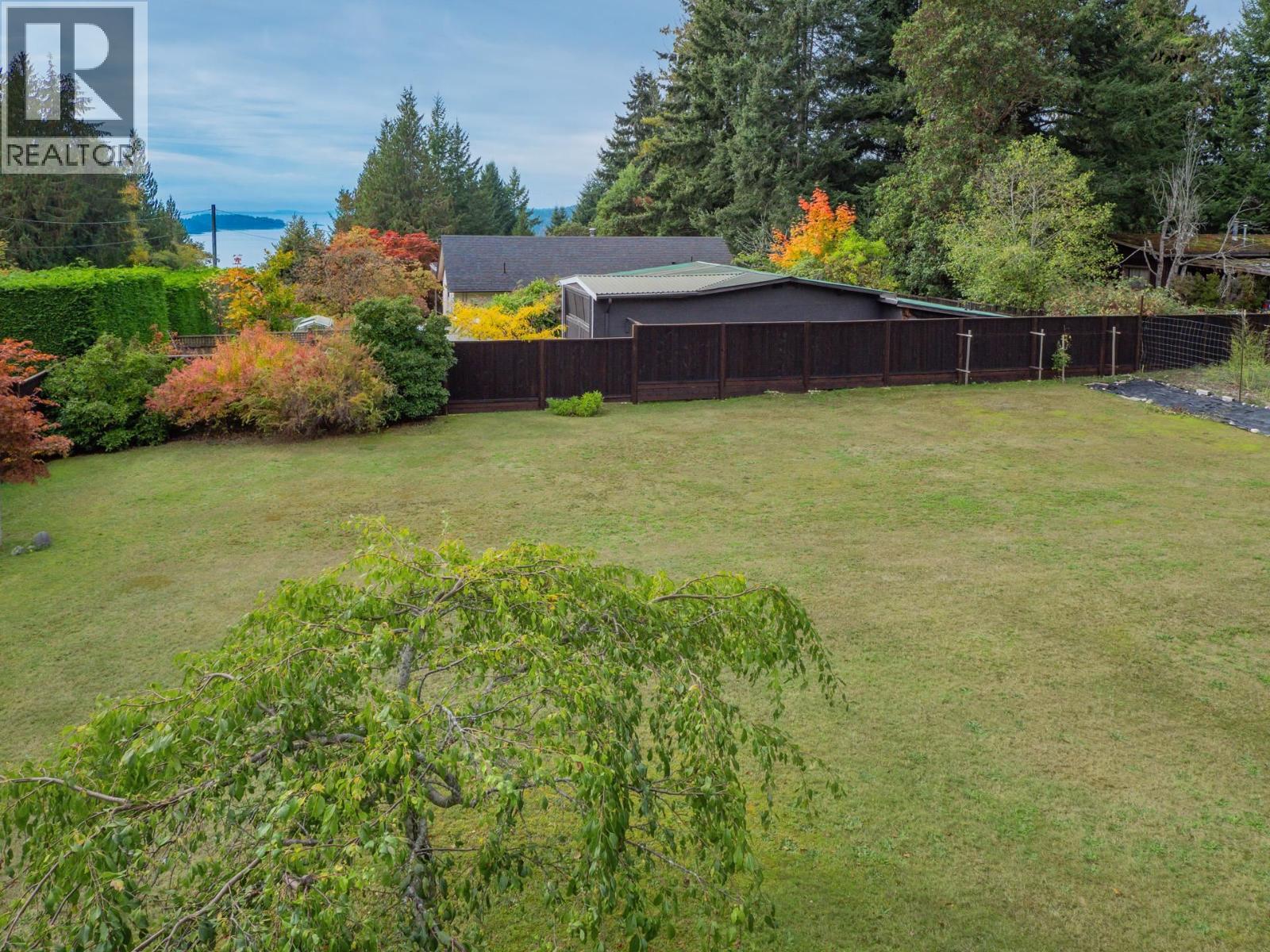 5301 STAMFORD PLACE, Sechelt