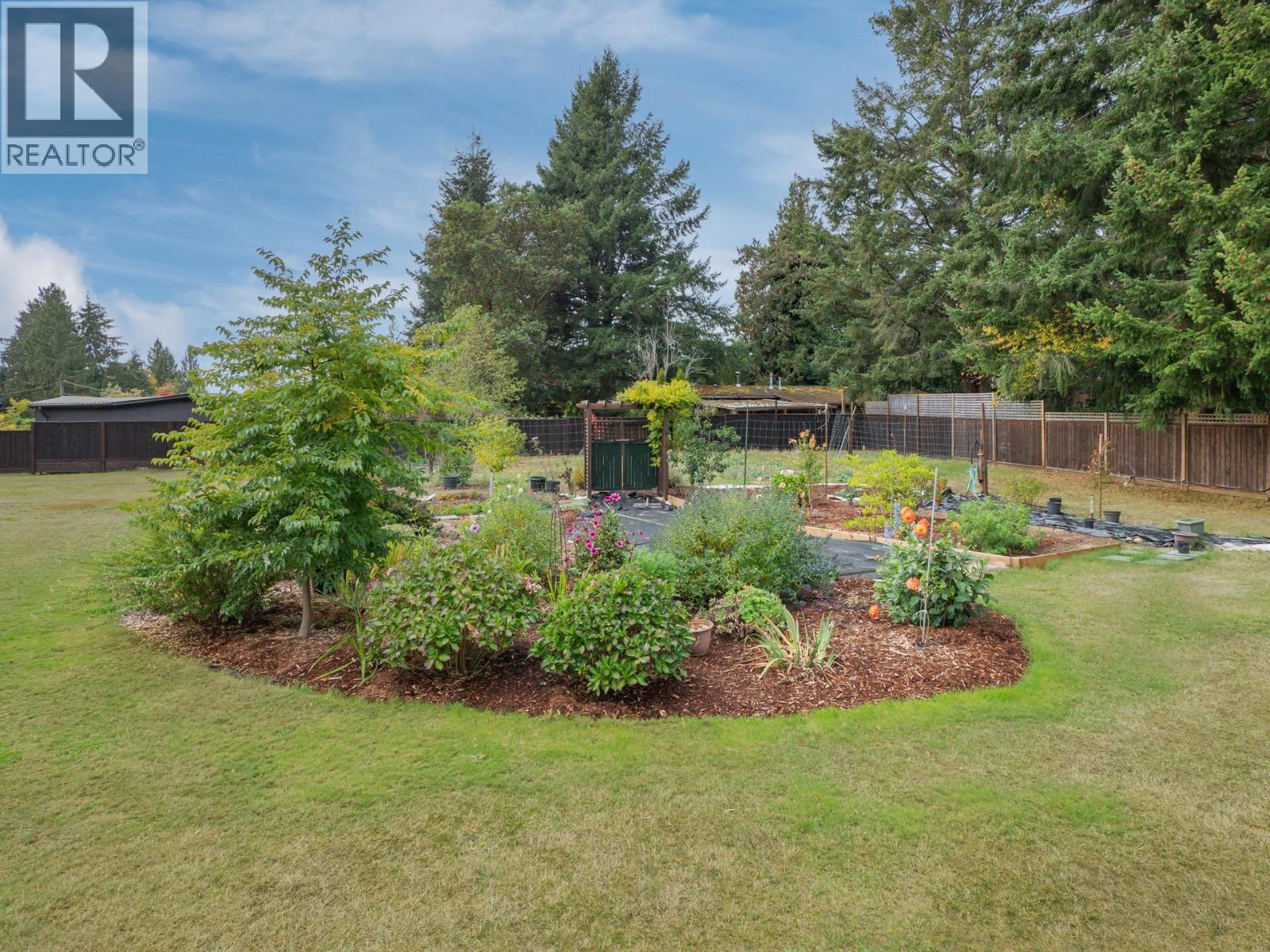 5301 STAMFORD PLACE, Sechelt