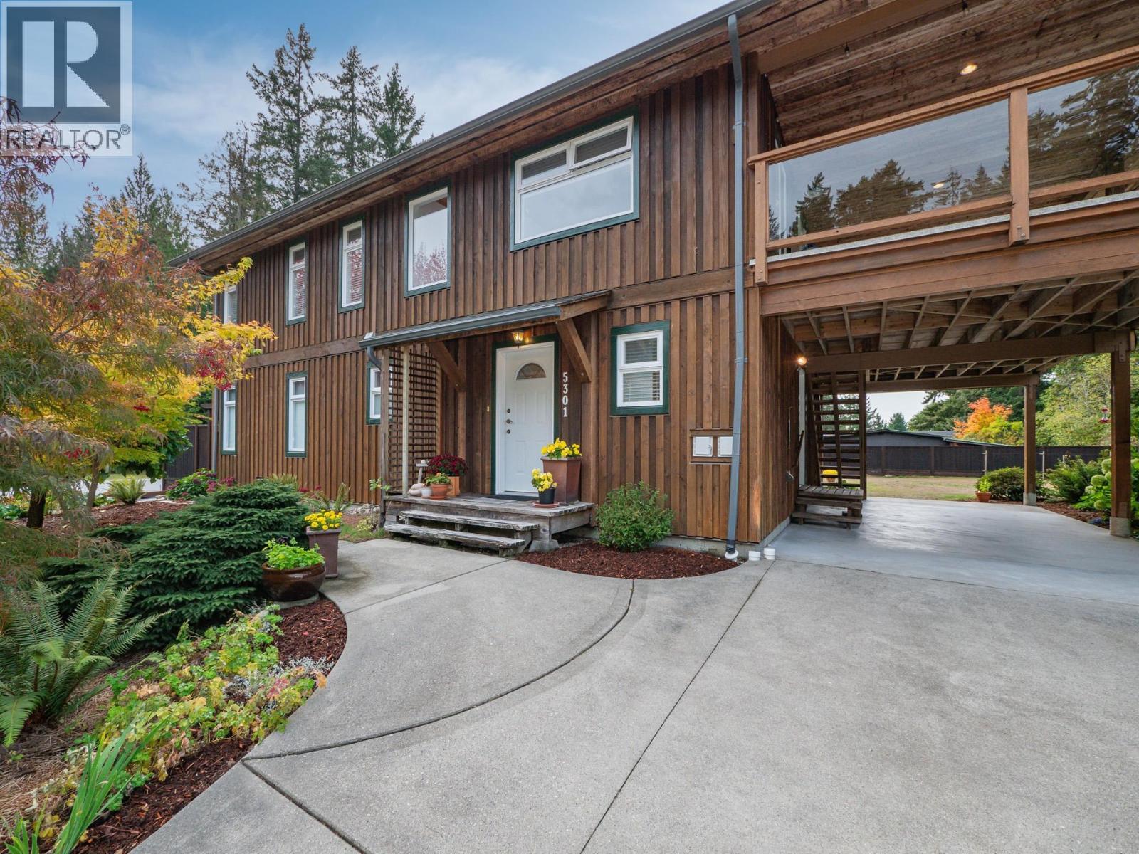 5301 STAMFORD PLACE, Sechelt