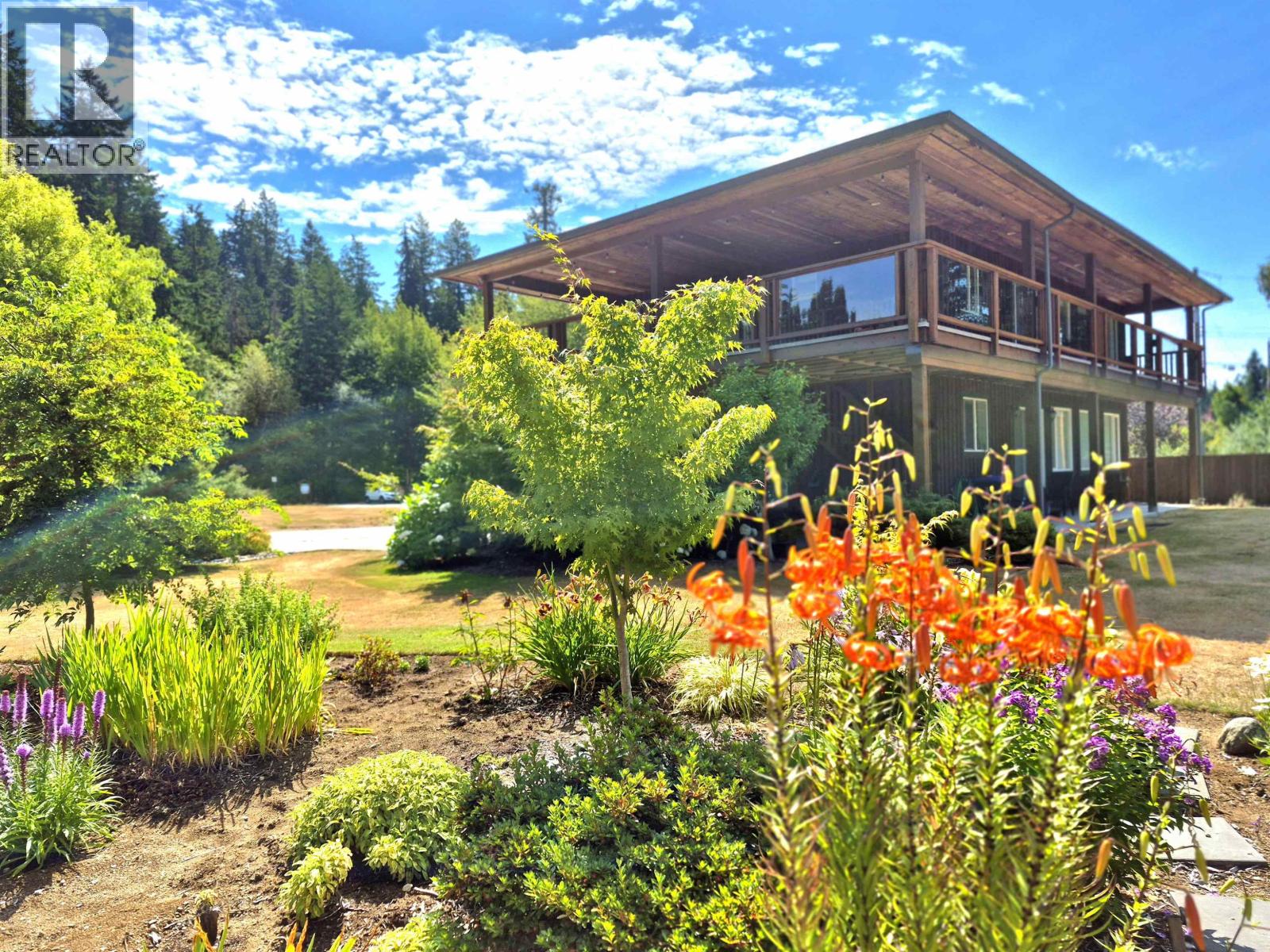 5301 STAMFORD PLACE, Sechelt