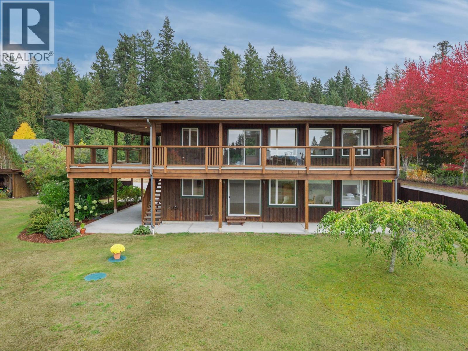 5301 STAMFORD PLACE, Sechelt