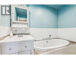 1212 18 Avenue NW - photo 23