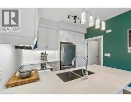 Living room - 665 Cricklewood Drive Unit# 703, Mississauga, ON L5G0B9 Photo 9