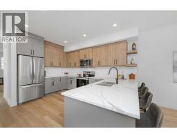 3pc Bathroom - 174 Heritage Circle, Cochrane, AB T4C3M9 Photo 8