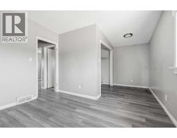 2615/2613 39 Street SE - photo 34