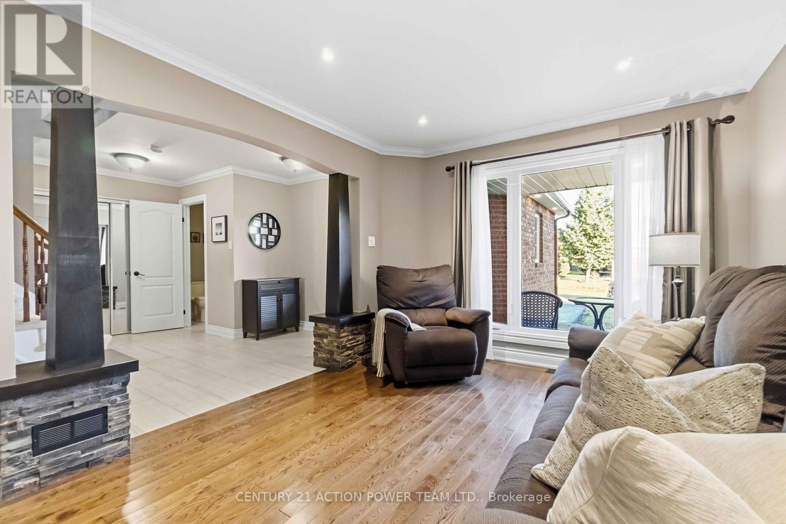 1032 SHEENBORO CRESCENT - Image 8