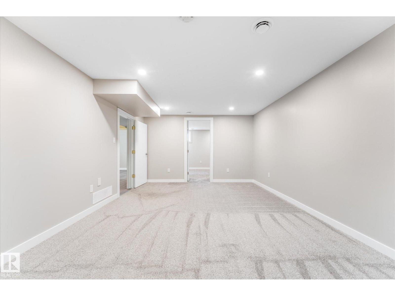 209 MCPHERSON AV - 26