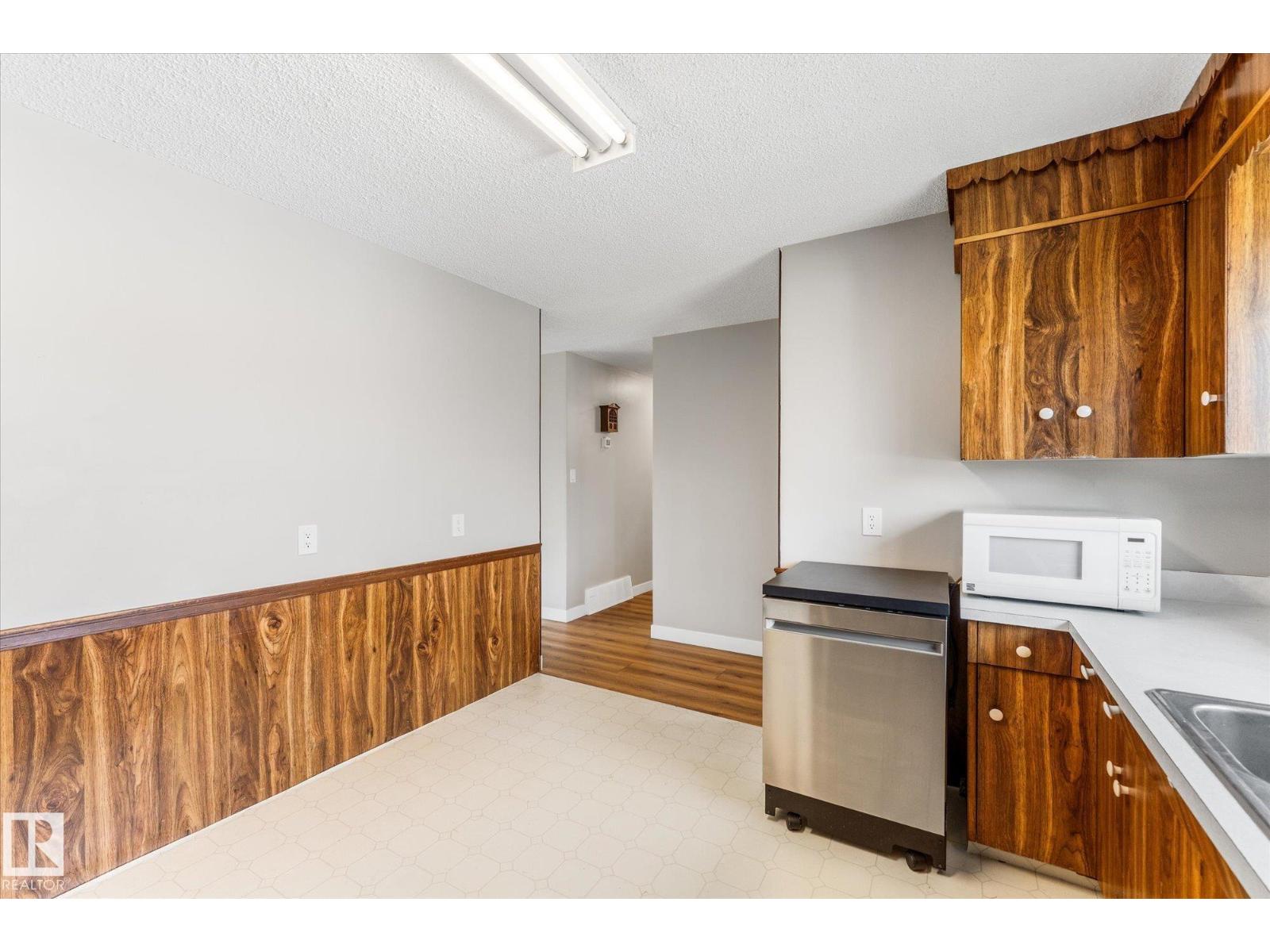 209 MCPHERSON AV - 11