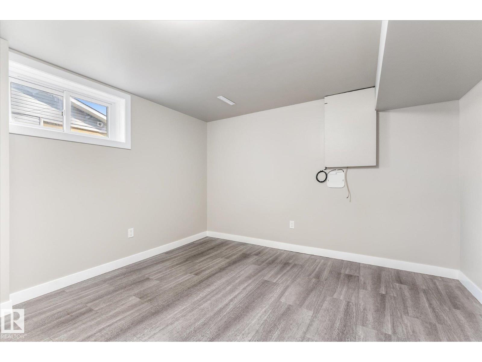 209 MCPHERSON AV - 30
