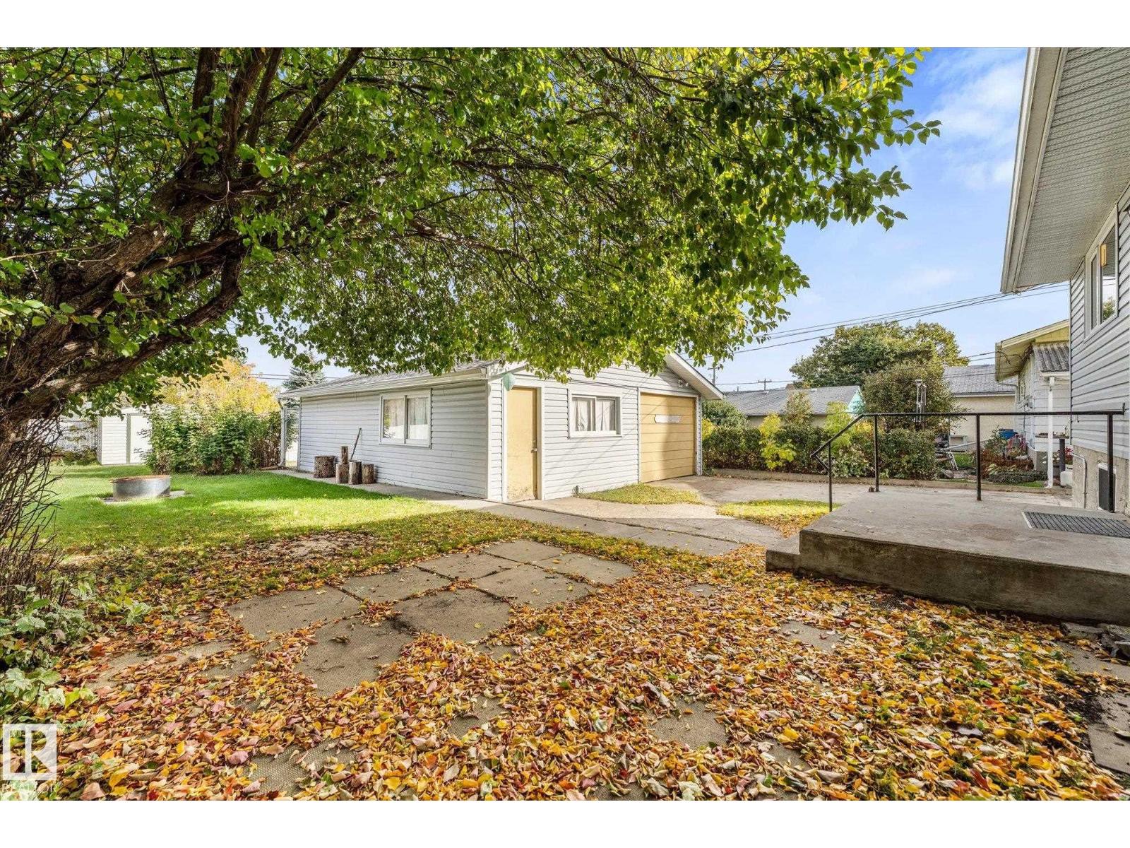 209 MCPHERSON AV - 36