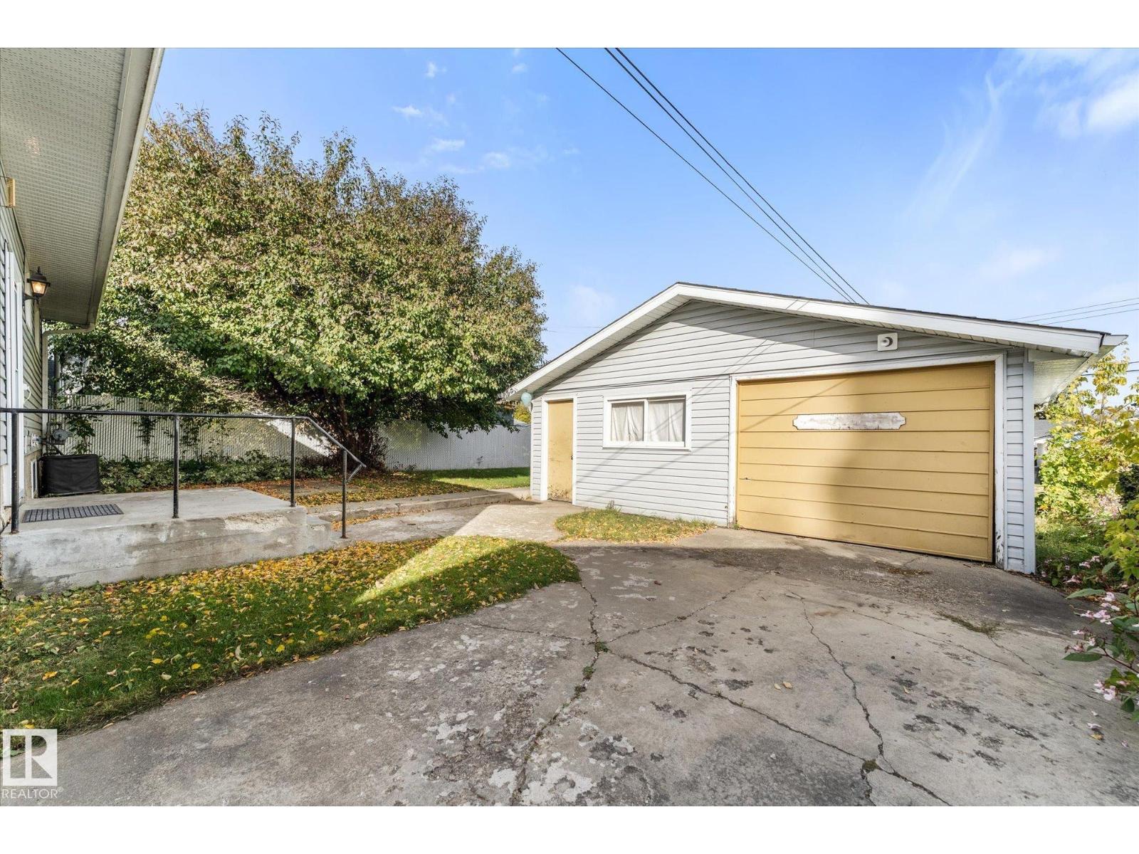 209 MCPHERSON AV - 37