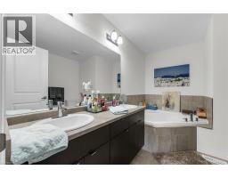 Living room - 4879 Connor Drive, Beamsville, ON L3J0S2 Photo 9