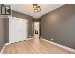 406 33 Avenue NW - photo 36