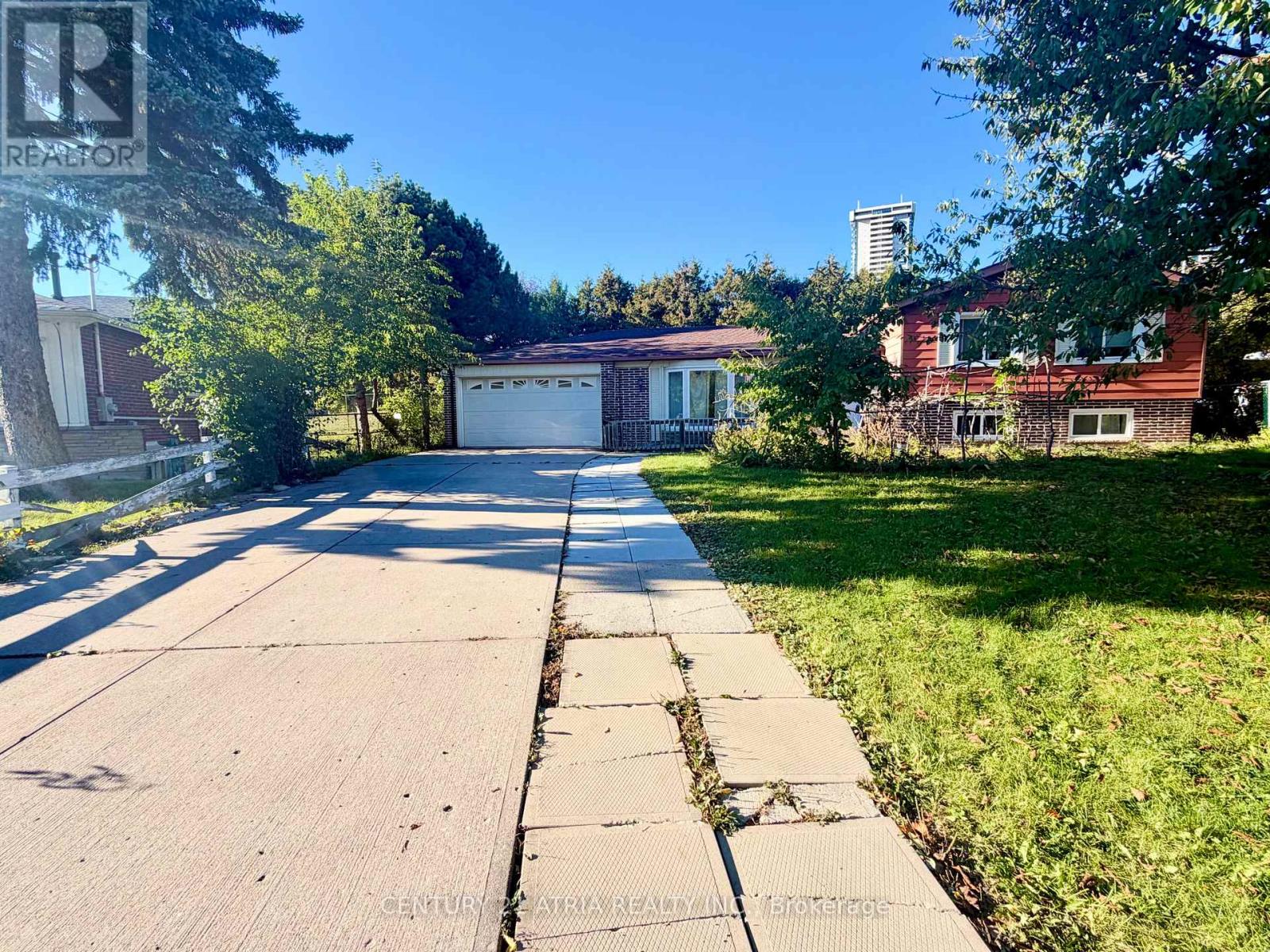 GROUND LEVEL - 24 AXSMITH CRESCENT