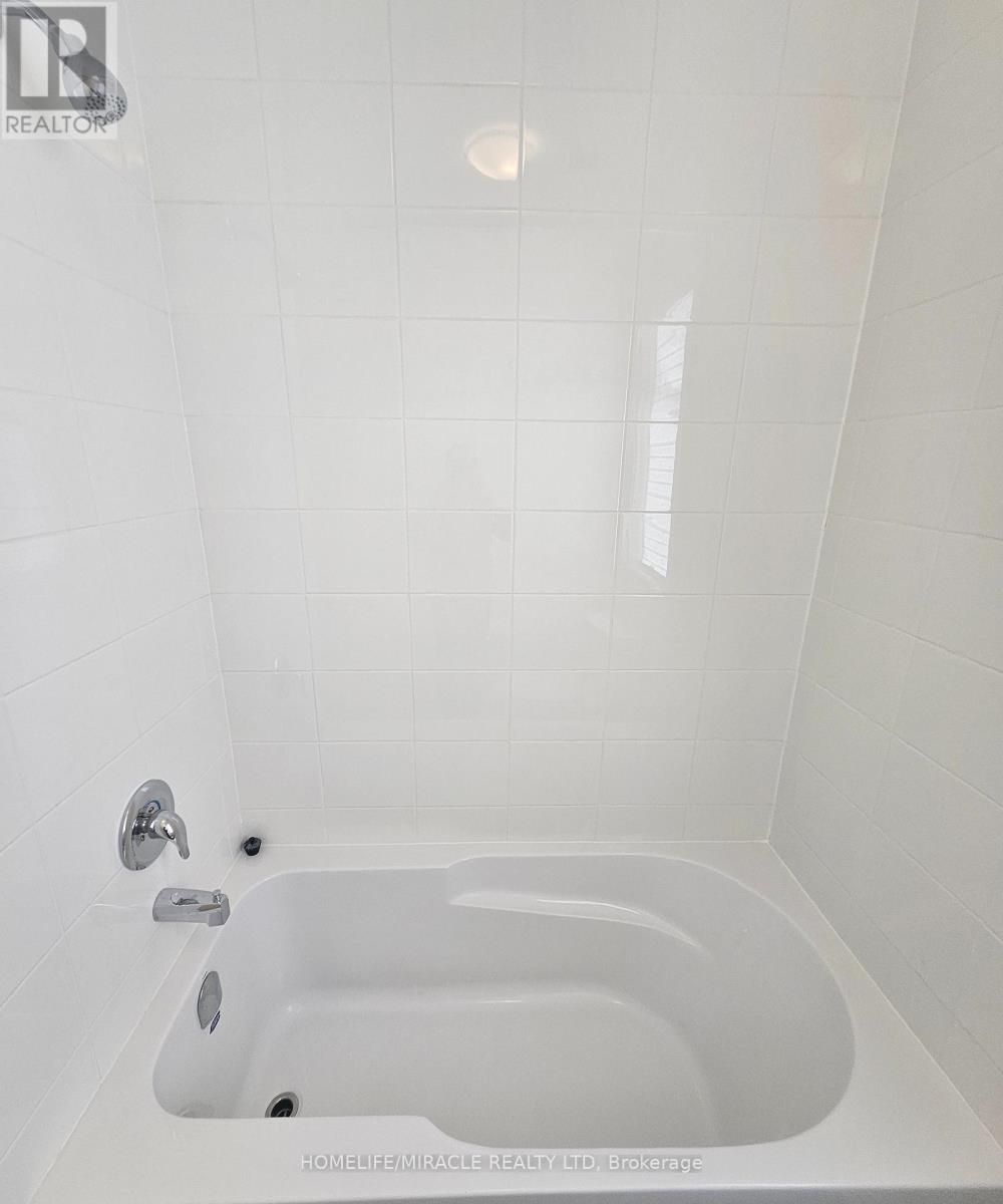 1869 Narcissus Gardens — photo 25