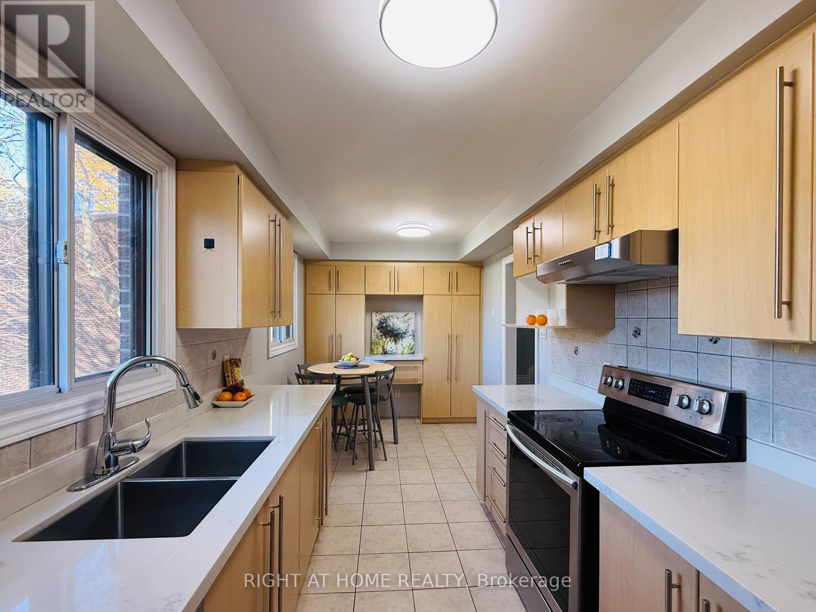 70 SPIRE HILLWAY WAY - 11