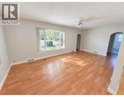 4825 51 Avenue, Taber, AB T1G1H7 Photo 9