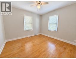 4825 51 Avenue, Taber, AB T1G1H7 Photo 11
