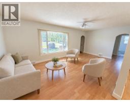 4825 51 Avenue, Taber, AB T1G1H7 Photo 8