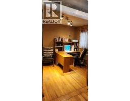 Bedroom - 9415 Fairmount Drive Se, Calgary, AB T2J0R1 Photo 11