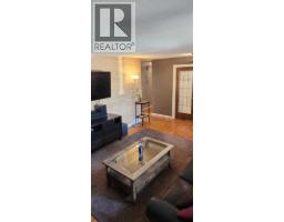 Bedroom - 9415 Fairmount Drive Se, Calgary, AB T2J0R1 Photo 10