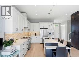 5pc Bathroom - 2014 6 Street Ne, Calgary, AB T2E3Z1 Photo 8