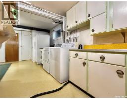 378 9th Avenue Nw, Swift Current, SK S9H1A9 Photo 17