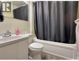 2pc Bathroom - 378 9th Avenue Nw, Swift Current, SK S9H1A9 Photo 9