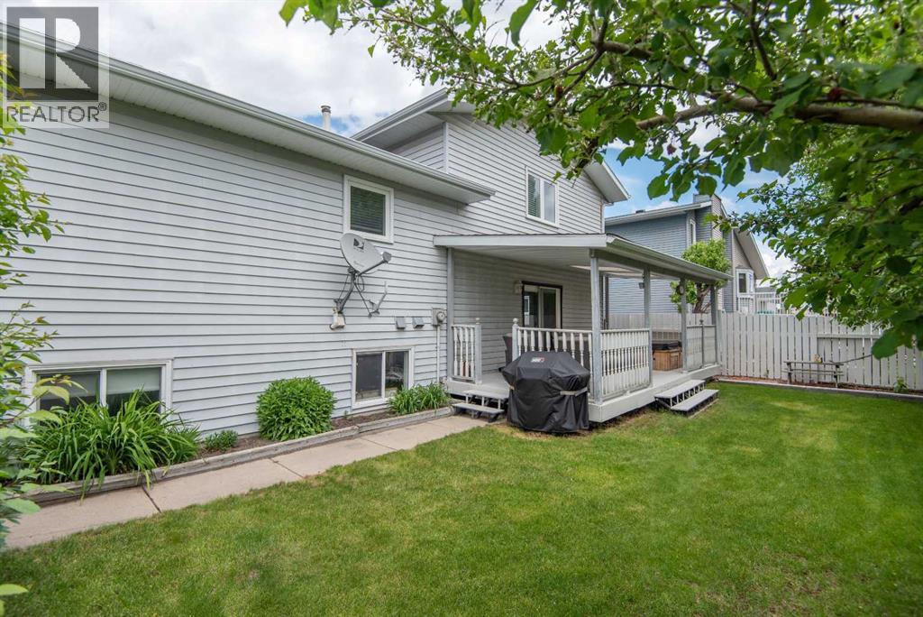 Listing photo – 44 Huget Crescent, Red Deer