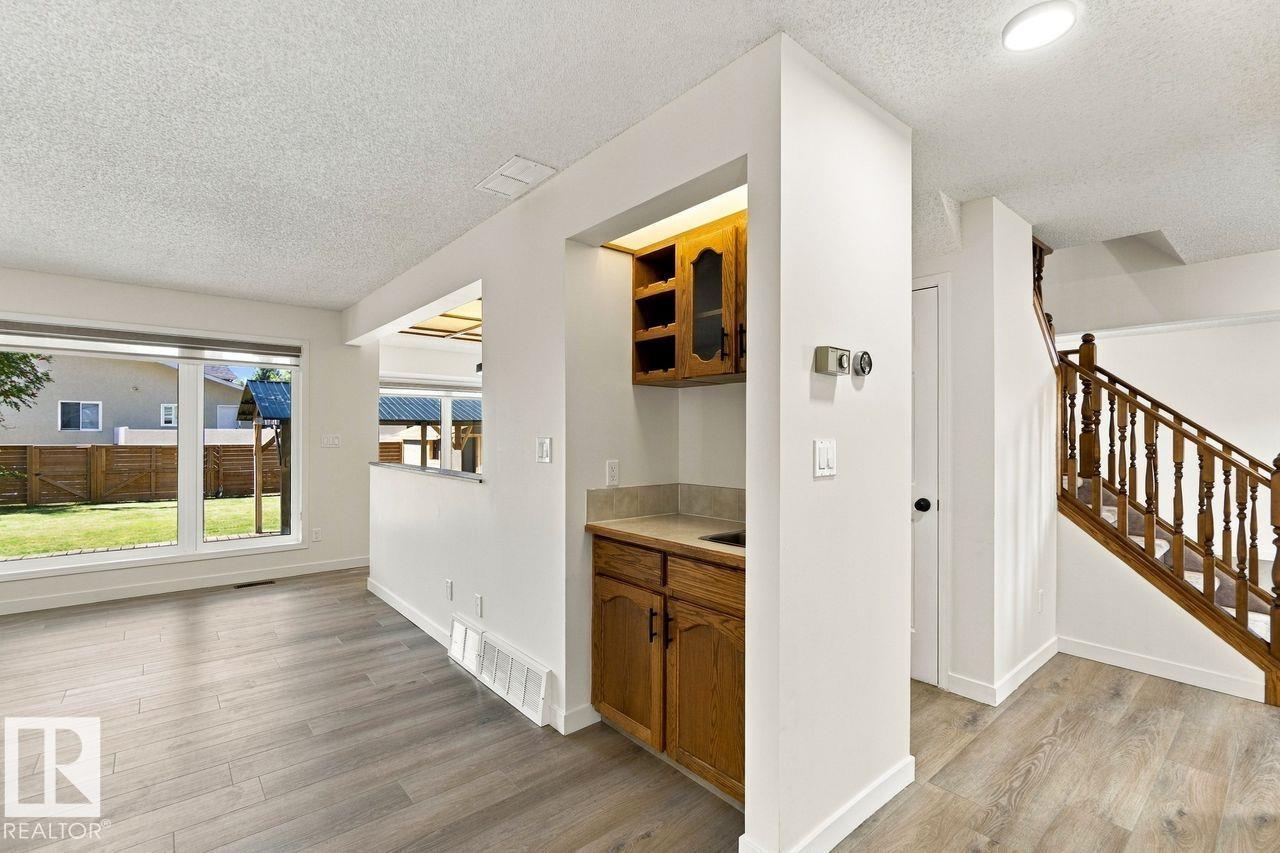 3807 36 AV NW - 20