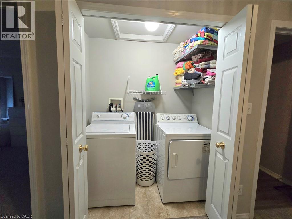 286 Sophia Crescent — photo 28