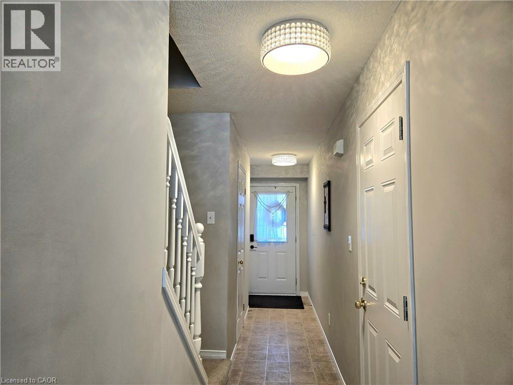 286 Sophia Crescent — photo 10