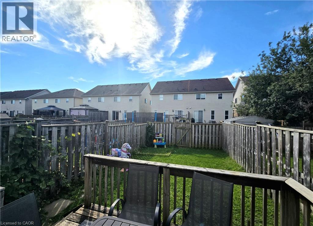 286 Sophia Crescent — photo 34