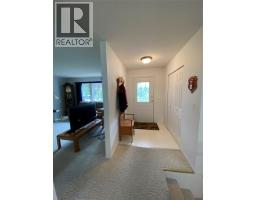 945 Pine Crescent, Genelle, BC V0G1G0 Photo 14