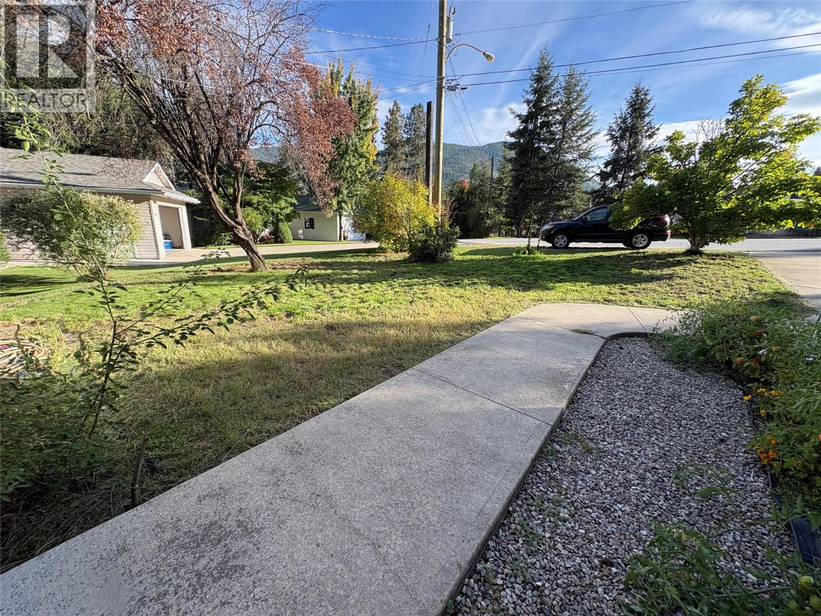 945 Pine Crescent - 48