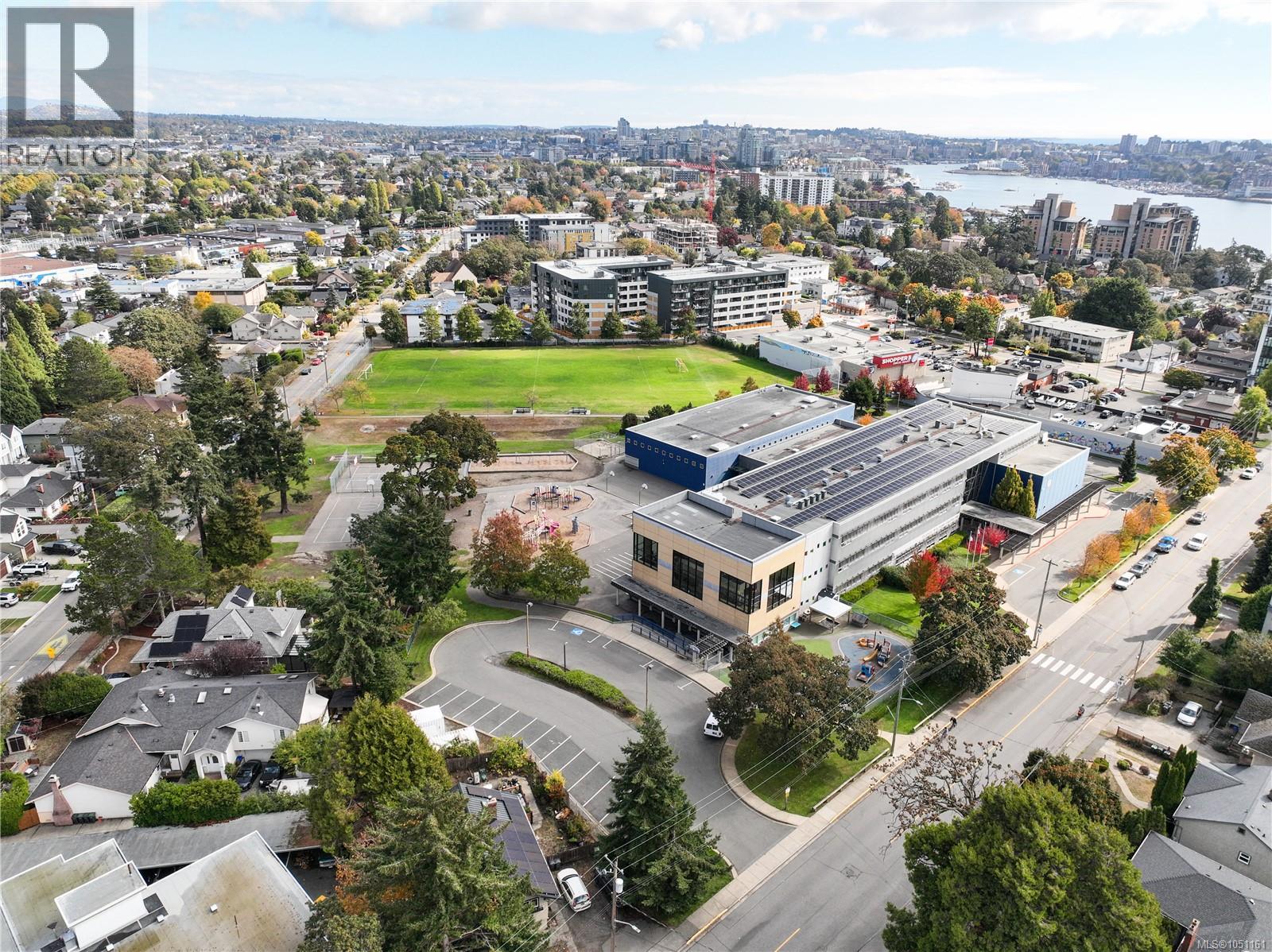 #2 642 Lampson St - Image 16