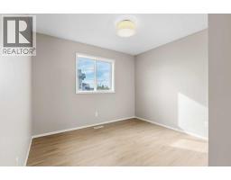 Primary Bedroom - 34 Applestone Park Se, Calgary, AB T2A7W2 Photo 7