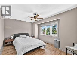 2pc Bathroom - 2315 1 Street Ne, Calgary, AB T2E9E6 Photo 14