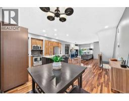 4pc Bathroom - 2315 1 Street Ne, Calgary, AB T2E9E6 Photo 10