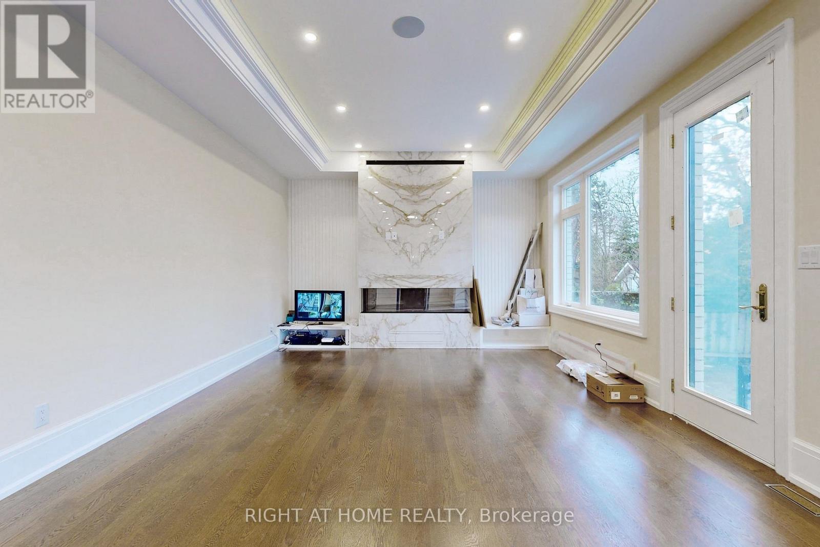 10 Jocelyn Crescent, Toronto, ON photo 6