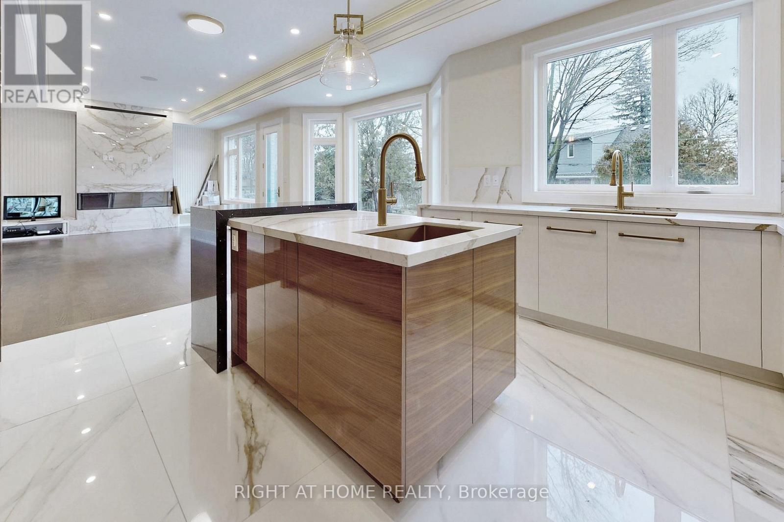10 Jocelyn Crescent, Toronto, ON photo 9