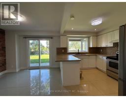Family room - 10 Epping Court, Markham, ON L3R3H1 Photo 7
